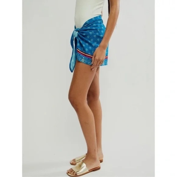 Free People Beach Sarong – Blue Floral Print with Border Trim – OS NWOT - Picture 3 of 7